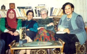 من اليمين شاهندة مقلد، أمينة رشيد، وداد ثم صافي ناز كاظم في منزل شاهندة مقلد يناير 1998